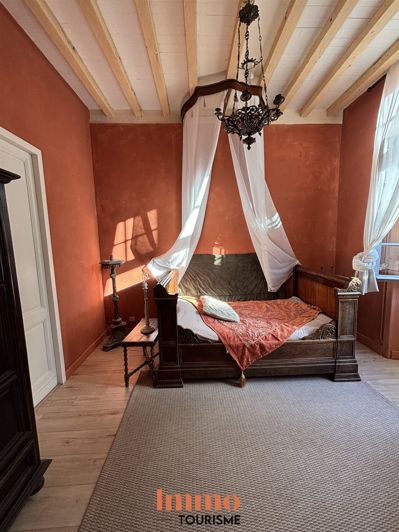 Image No.28-15 Bed Property for sale