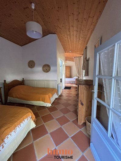 Image No.7-15 Bed Property for sale