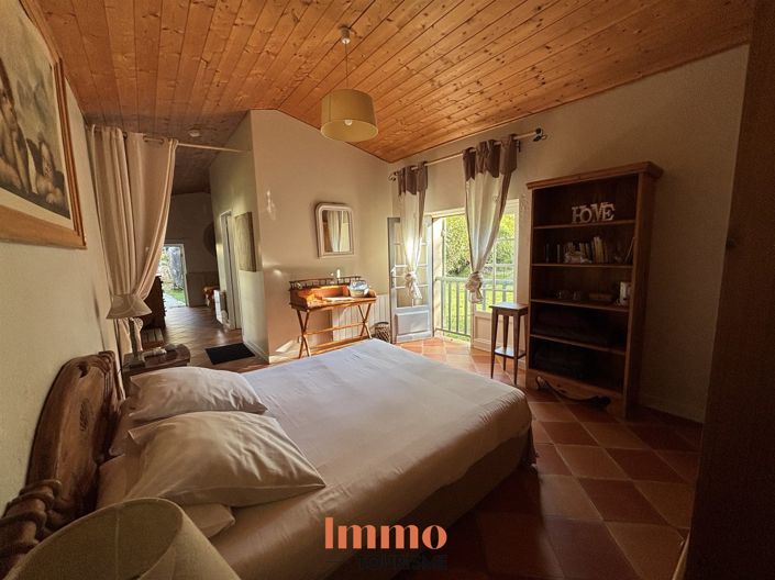 Image No.8-15 Bed Property for sale