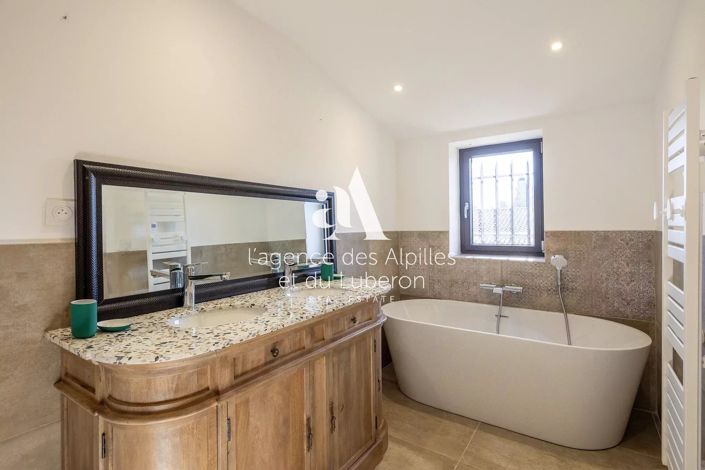 Image No.18-6 Bed House for sale
