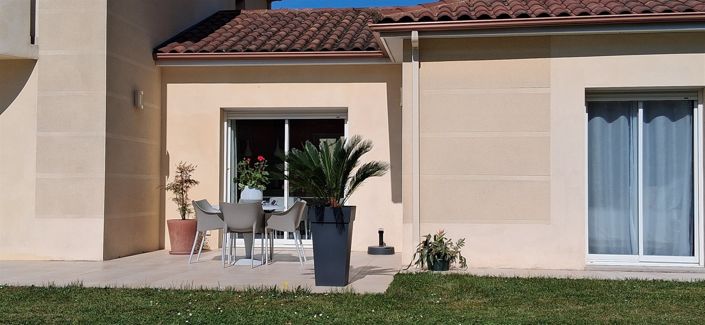 Image No.12-3 Bed Property for sale