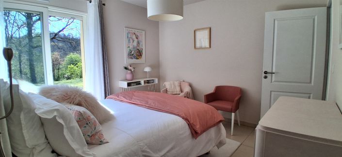 Image No.17-3 Bed Property for sale
