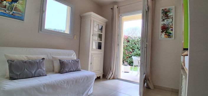Image No.18-3 Bed Property for sale