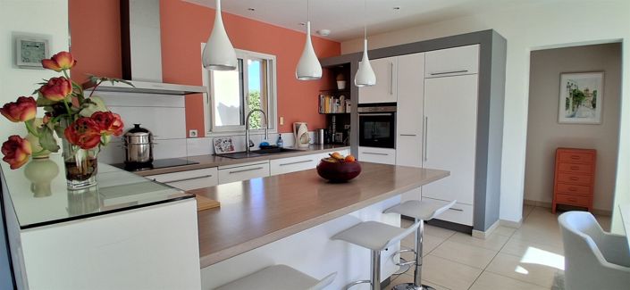 Image No.8-3 Bed Property for sale