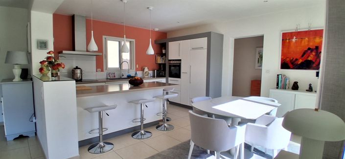 Image No.9-3 Bed Property for sale