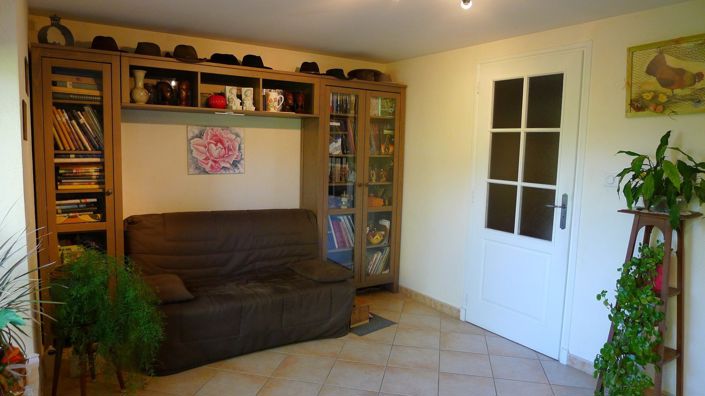 Image No.18-5 Bed House for sale