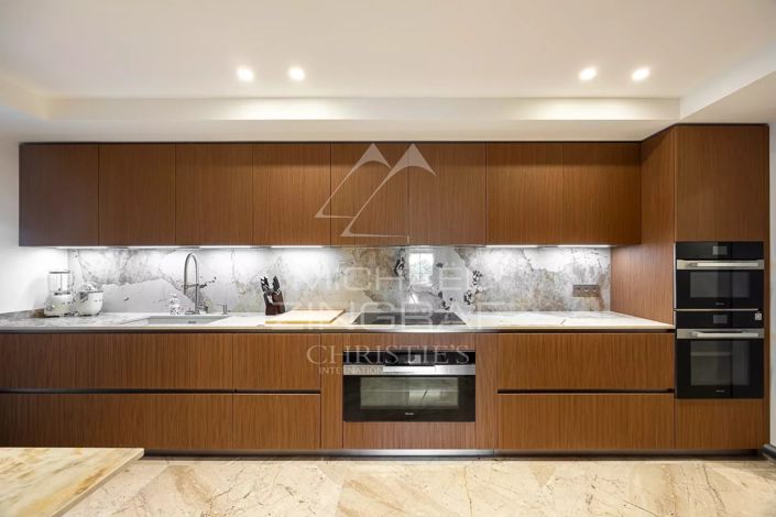 Image No.9-5 Bed Apartment for sale