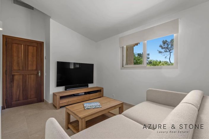 Image No.18-5 Bed House for sale
