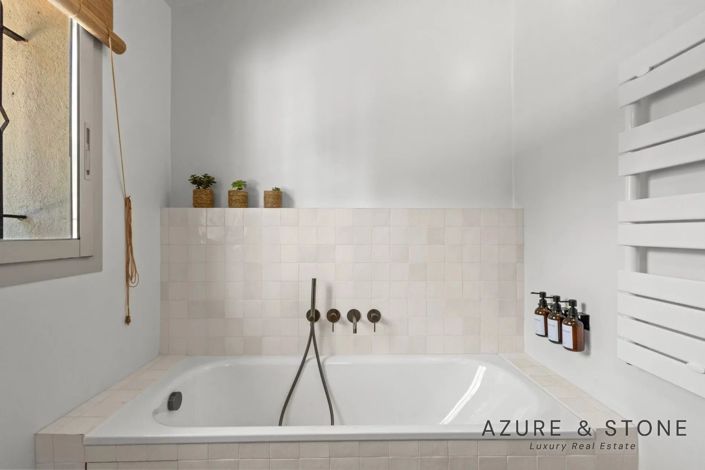 Image No.22-5 Bed House for sale