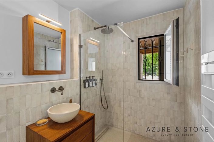 Image No.24-5 Bed House for sale
