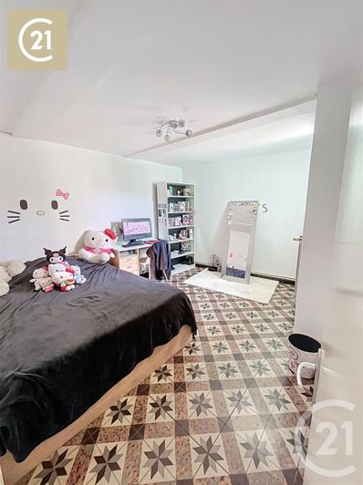 Image No.10-3 Bed House for sale