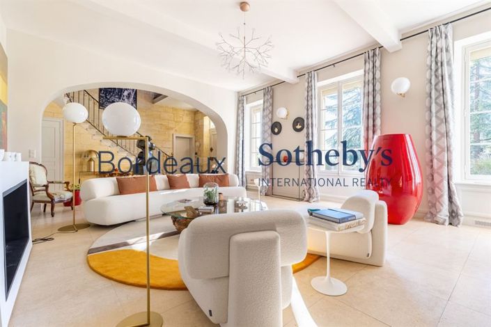 Image No.8-5 Bed House for sale