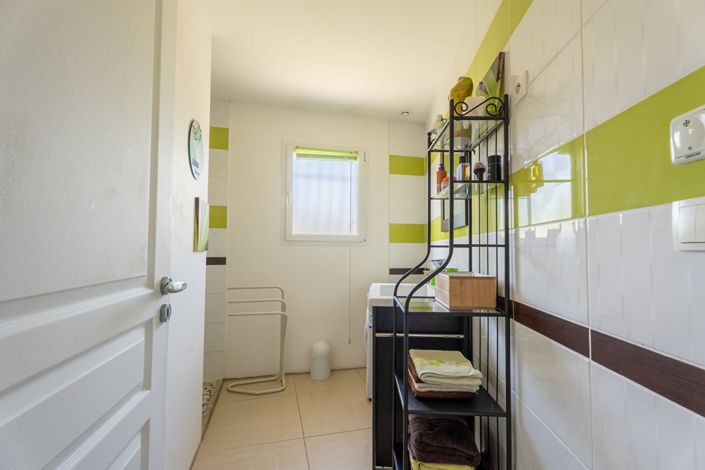 Image No.19-3 Bed Property for sale