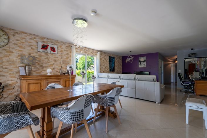 Image No.8-3 Bed Property for sale