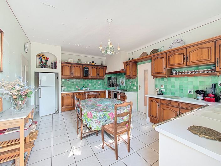 Image No.8-5 Bed House for sale