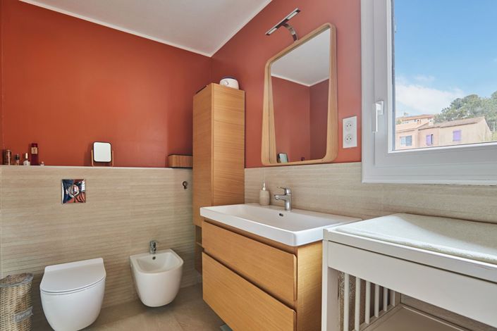 Image No.10-3 Bed House for sale