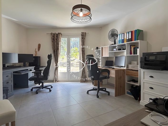 Image No.17-5 Bed House for sale