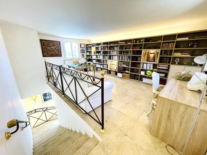 Image No.7-4 Bed House for sale