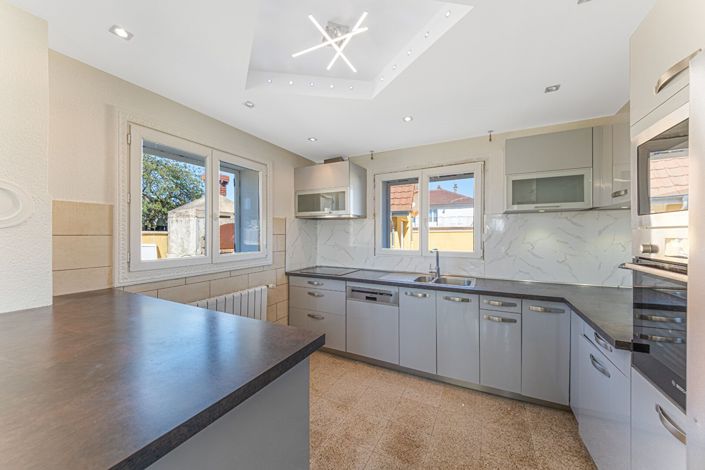 Image No.5-4 Bed House for sale