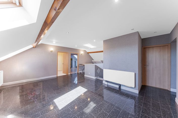 Image No.9-4 Bed House for sale