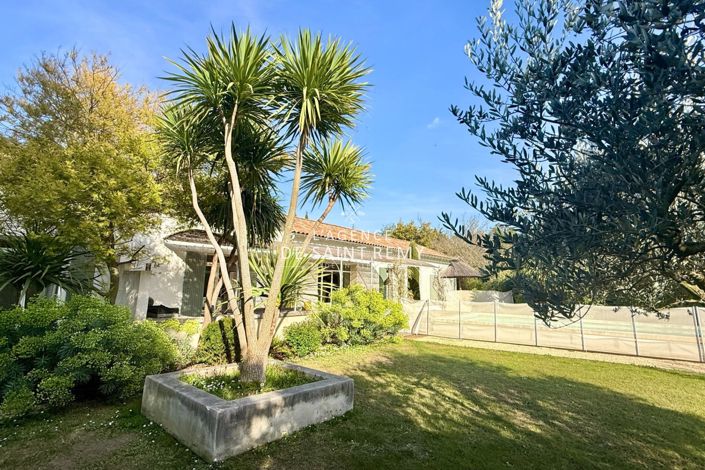 Image No.2-4 Bed House for sale