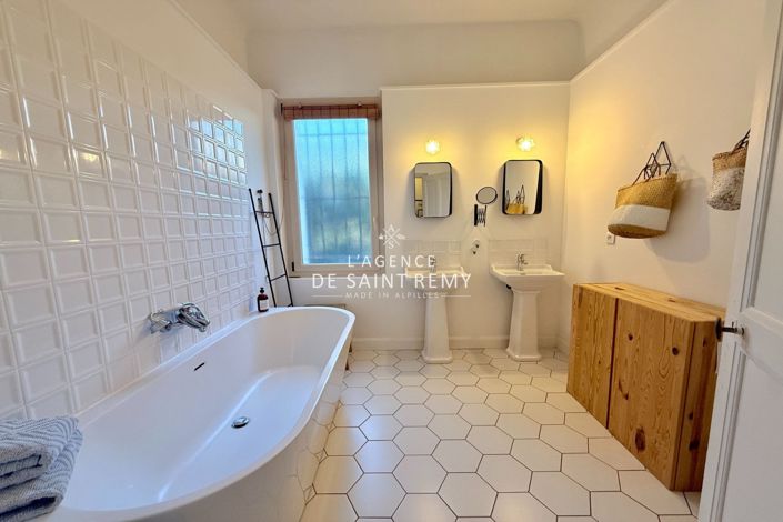 Image No.8-4 Bed House for sale