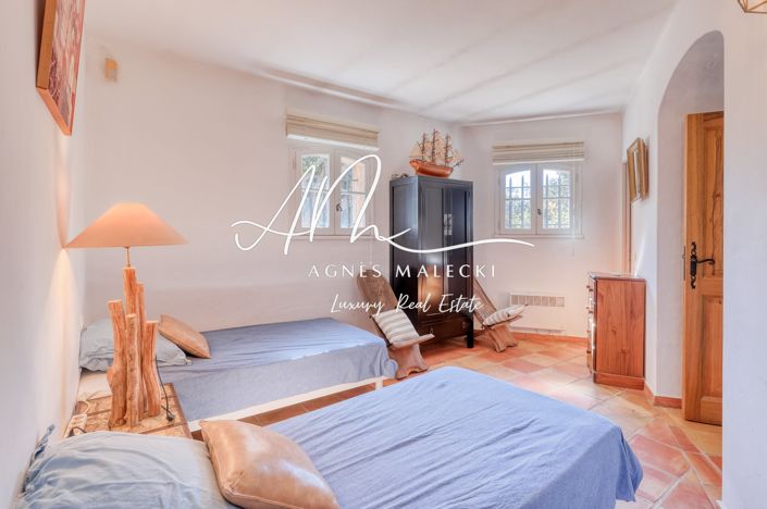 Image No.8-4 Bed House for sale