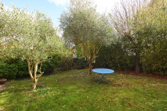 Image No.2-4 Bed House for sale