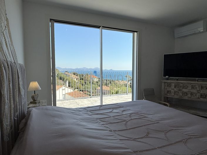 Image No.18-5 Bed House for sale