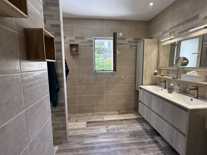 Image No.19-5 Bed House for sale