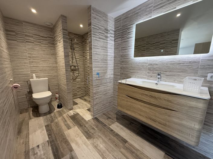 Image No.25-5 Bed House for sale