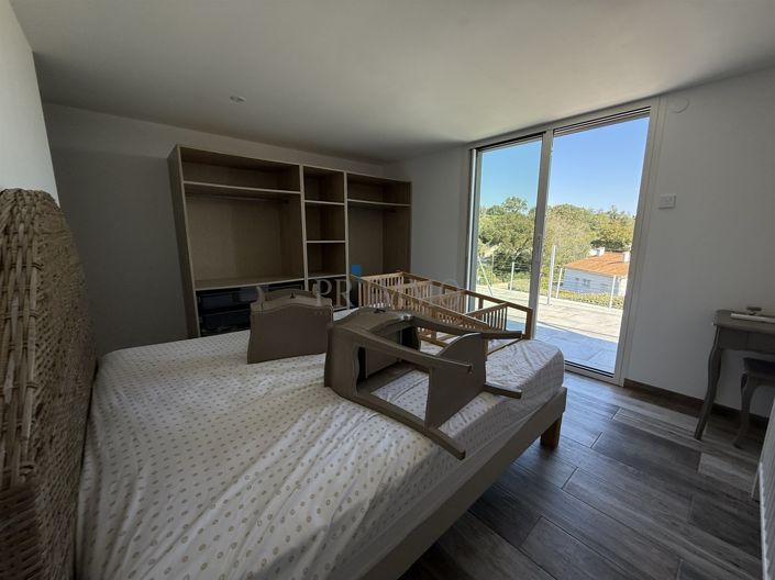 Image No.26-5 Bed House for sale