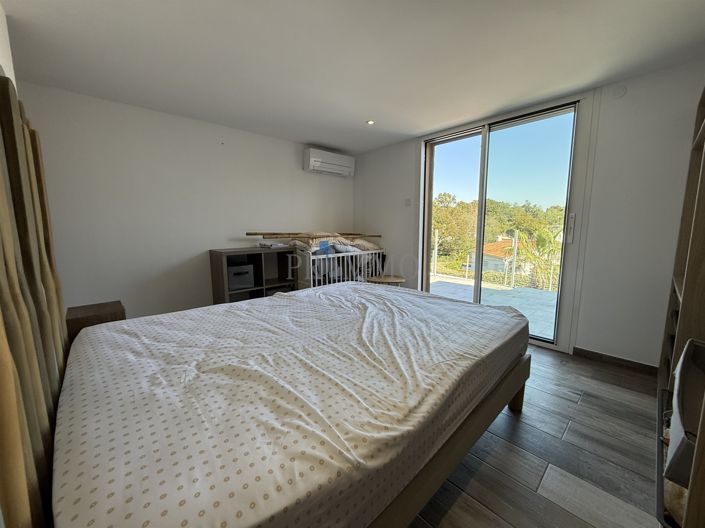 Image No.28-5 Bed House for sale