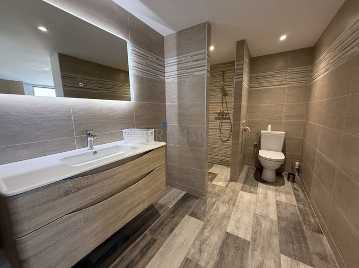 Image No.30-5 Bed House for sale