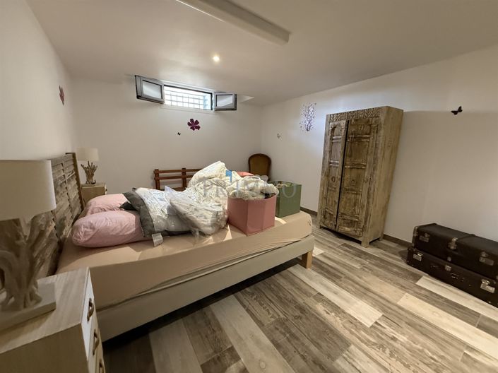 Image No.32-5 Bed House for sale
