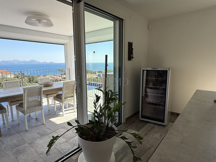 Image No.8-5 Bed House for sale