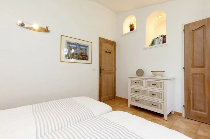 Image No.13-3 Bed House for sale
