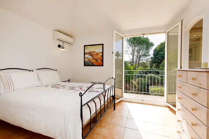 Image No.14-3 Bed House for sale