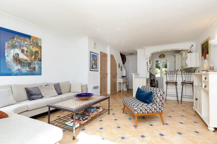 Image No.8-3 Bed House for sale