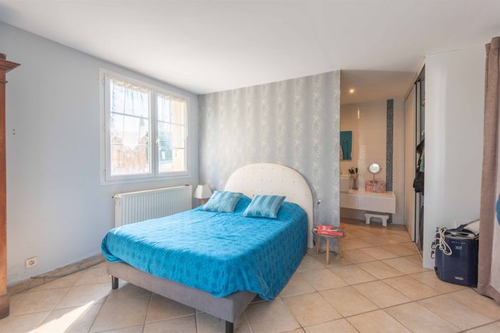 Image No.17-4 Bed House for sale