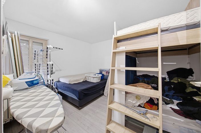 Image No.10-6 Bed Property for sale