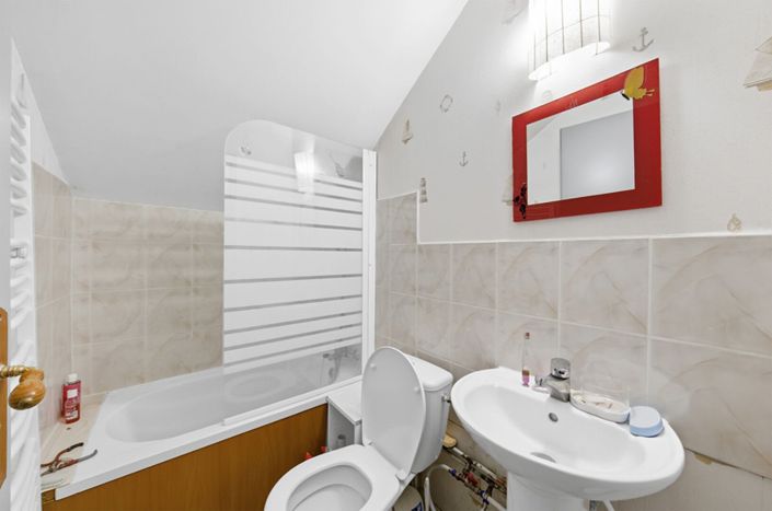 Image No.12-6 Bed Property for sale