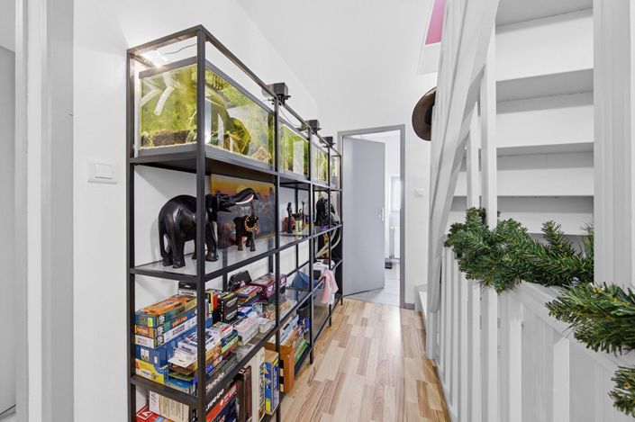 Image No.9-6 Bed Property for sale