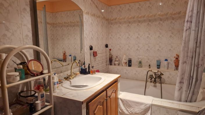 Image No.6-4 Bed House for sale