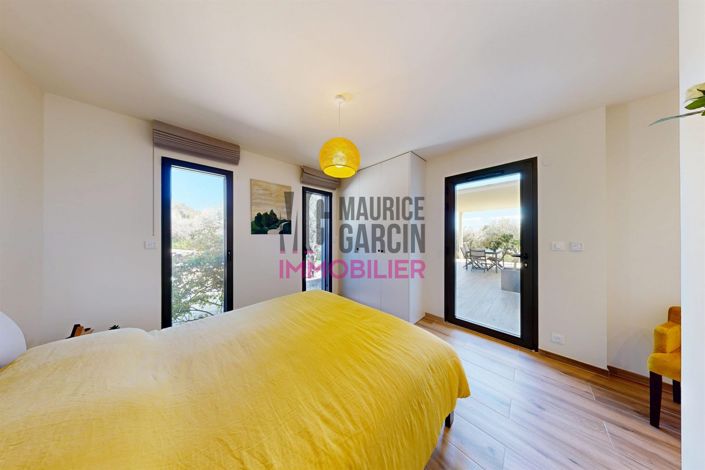 Image No.10-3 Bed Property for sale