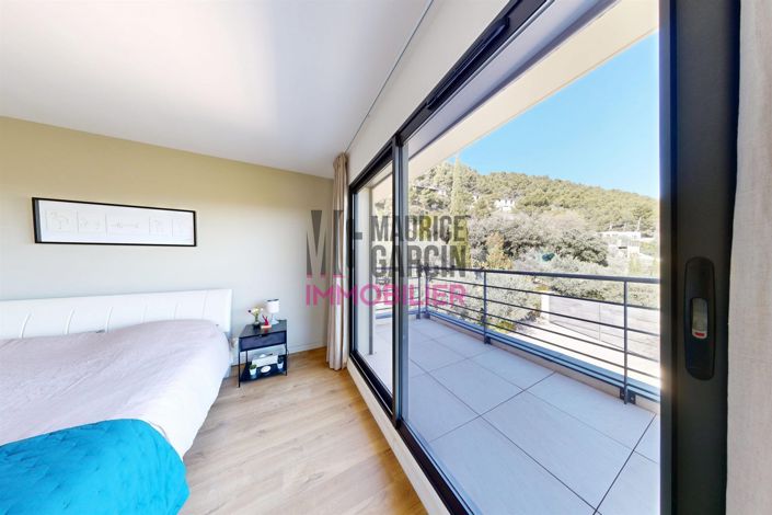 Image No.13-3 Bed Property for sale
