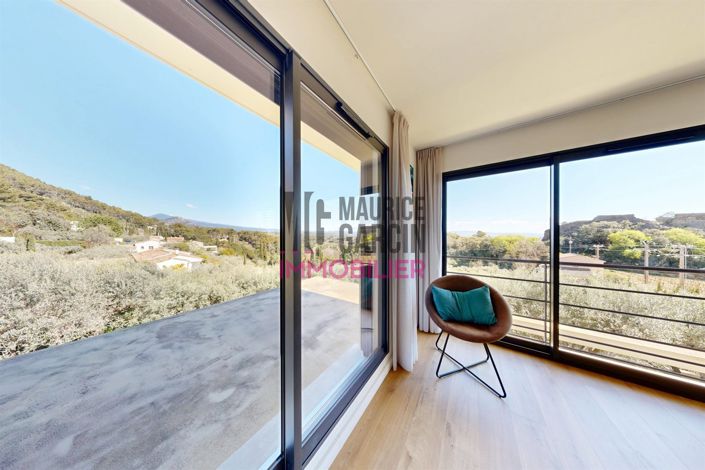 Image No.14-3 Bed Property for sale