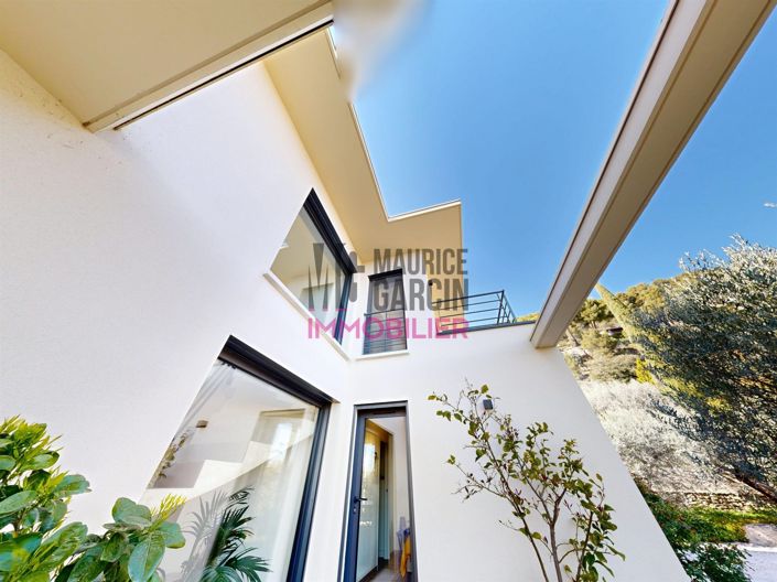Image No.3-3 Bed Property for sale