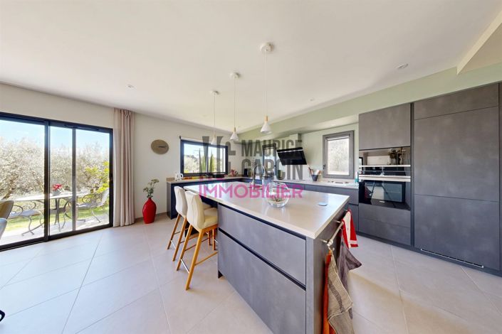 Image No.6-3 Bed Property for sale