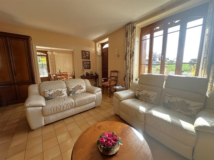 Image No.18-5 Bed House for sale